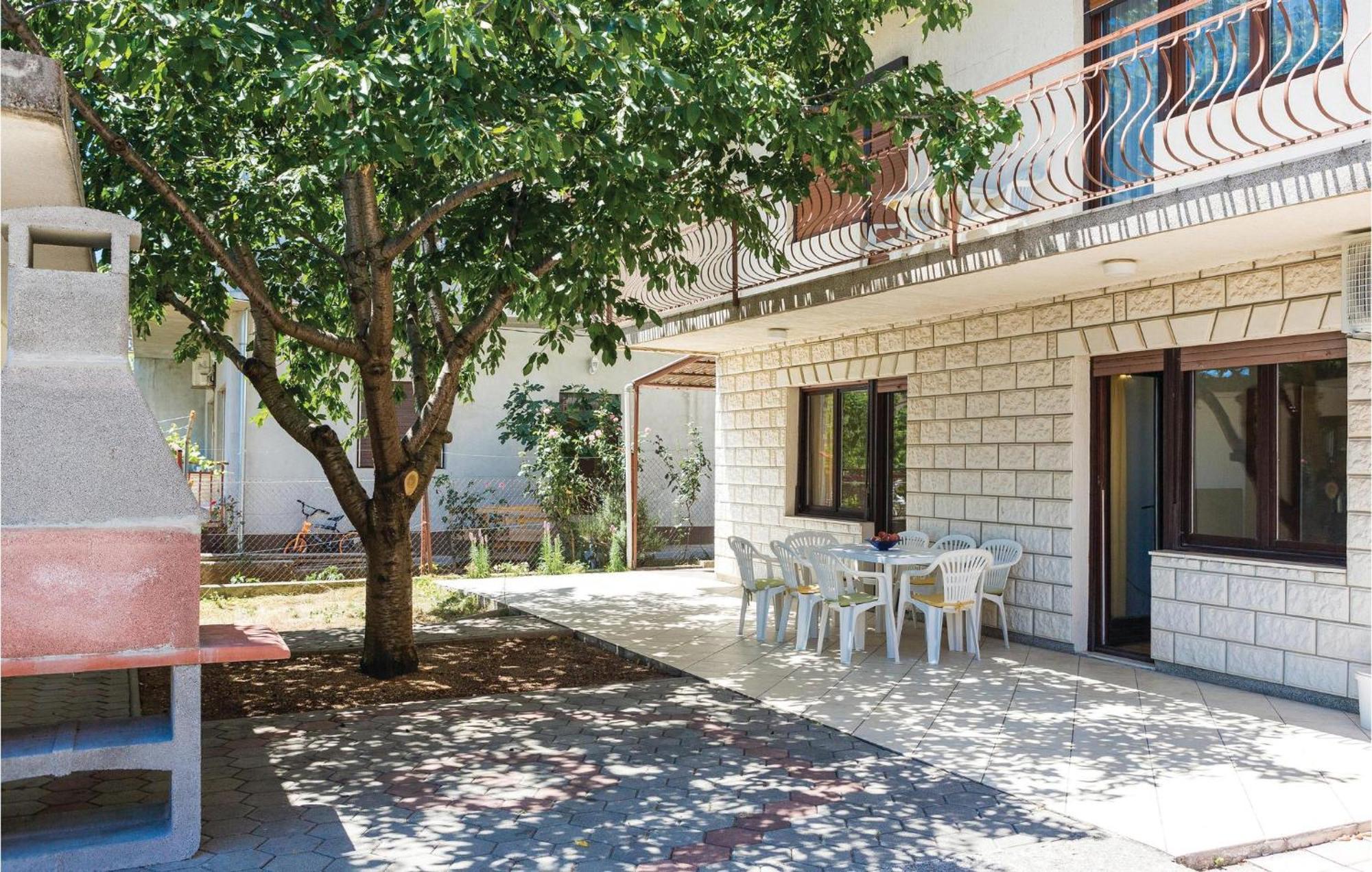 3 Bedroom Gorgeous Apartment In Trogir Buitenkant foto