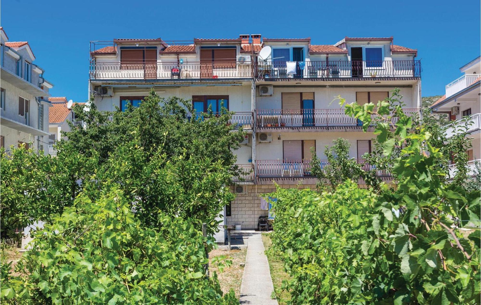 3 Bedroom Gorgeous Apartment In Trogir Buitenkant foto