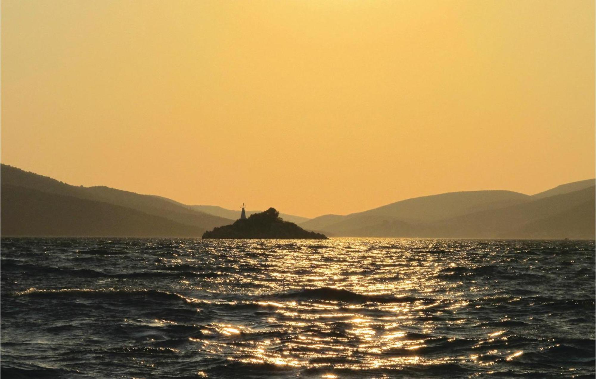 3 Bedroom Gorgeous Apartment In Trogir Buitenkant foto